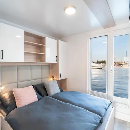 Botel Houseboat With Rooftop Whirlpool In Novigrad