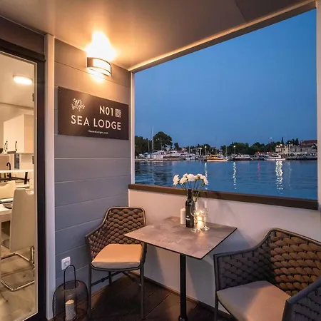 Houseboat With Rooftop Whirlpool In Novigrad 3* Novigrad (Istria)