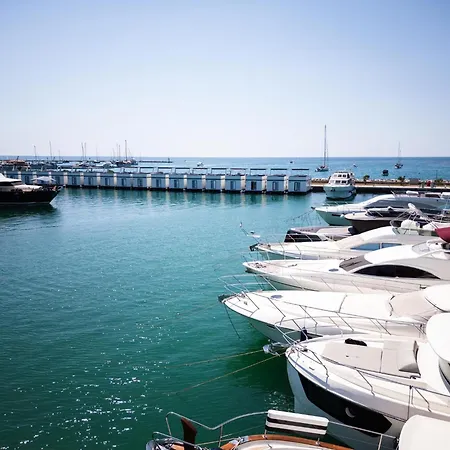 Houseboat With Rooftop Whirlpool In Novigrad 3*