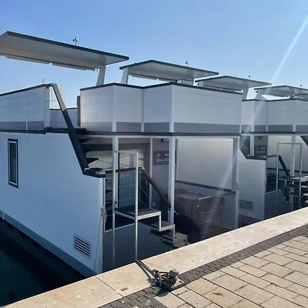 Houseboat With Rooftop Whirlpool In Novigrad 3*