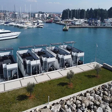 Houseboat With Rooftop Whirlpool In Novigrad Botel Novigrad (Istria)