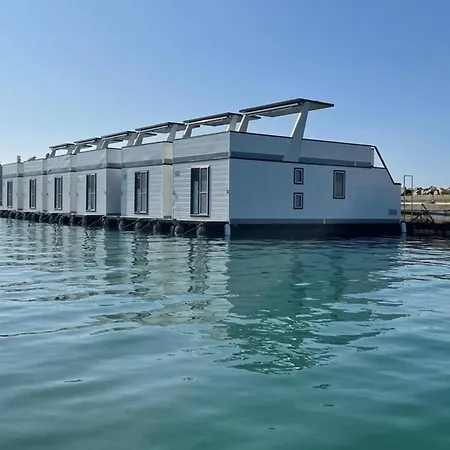 Botel Houseboat With Rooftop Whirlpool In Novigrad