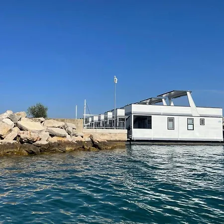 Botel Houseboat With Rooftop Whirlpool In Novigrad Novigrad (Istria)