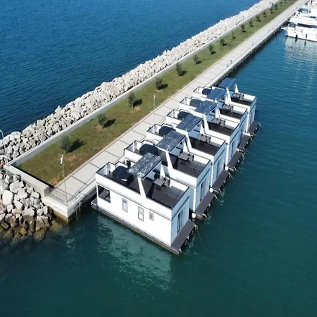 Botel Houseboat With Rooftop Whirlpool In Novigrad Novigrad (Istria)