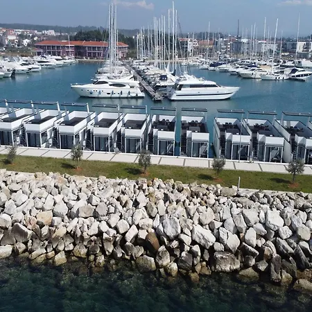 Botel Houseboat With Rooftop Whirlpool In Novigrad 3*