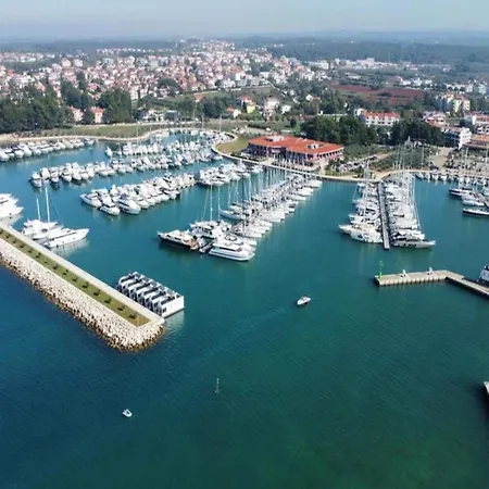 Botel Houseboat With Rooftop Whirlpool In Novigrad Novigrad (Istria)