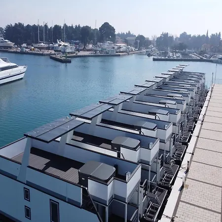 Botel Houseboat With Rooftop Whirlpool In Novigrad 3*