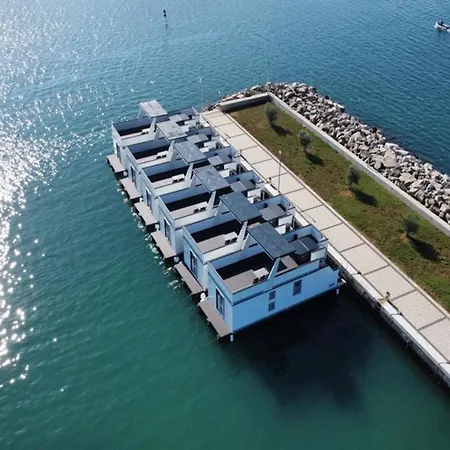 Houseboat With Rooftop Whirlpool In Novigrad 3* Novigrad (Istria)